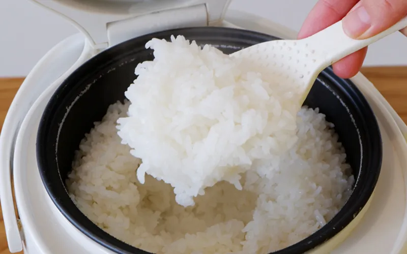 パックご飯と炊飯のコスパを比較